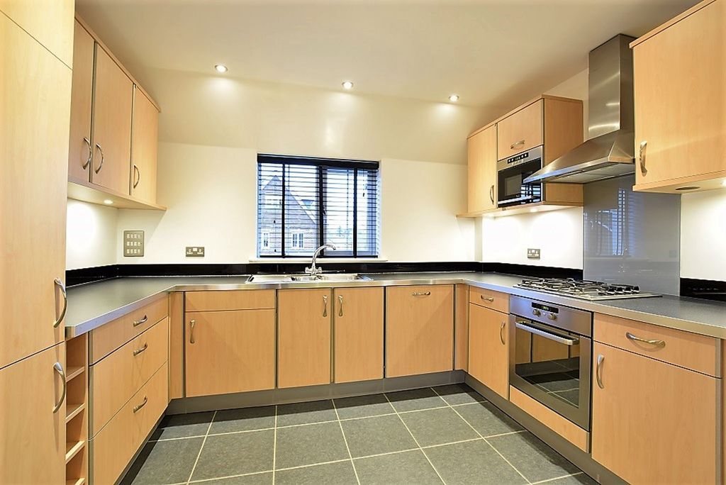 Property photo 2 of 9 Kitchen