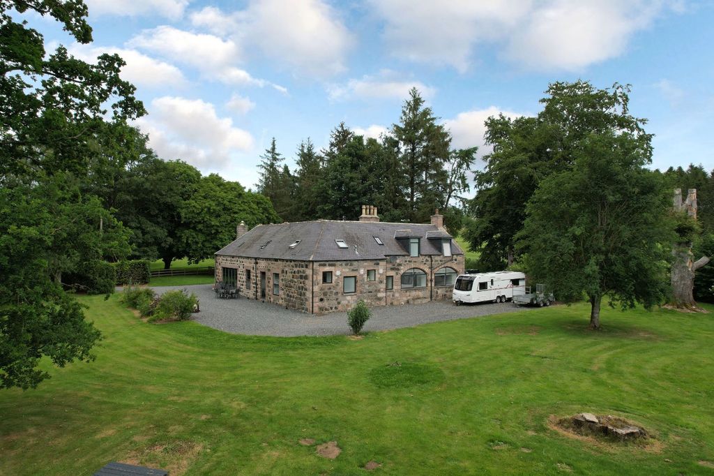 Property photo 2 of 28 Front External Alt