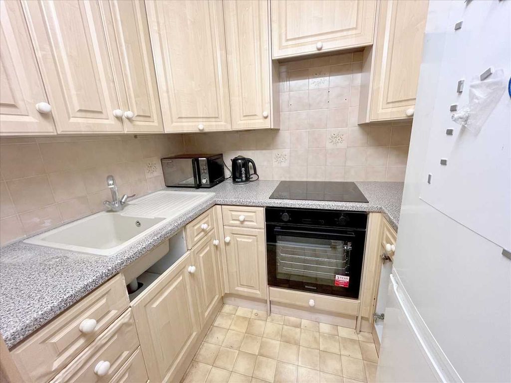 Property photo 3 of 7 Kitchen