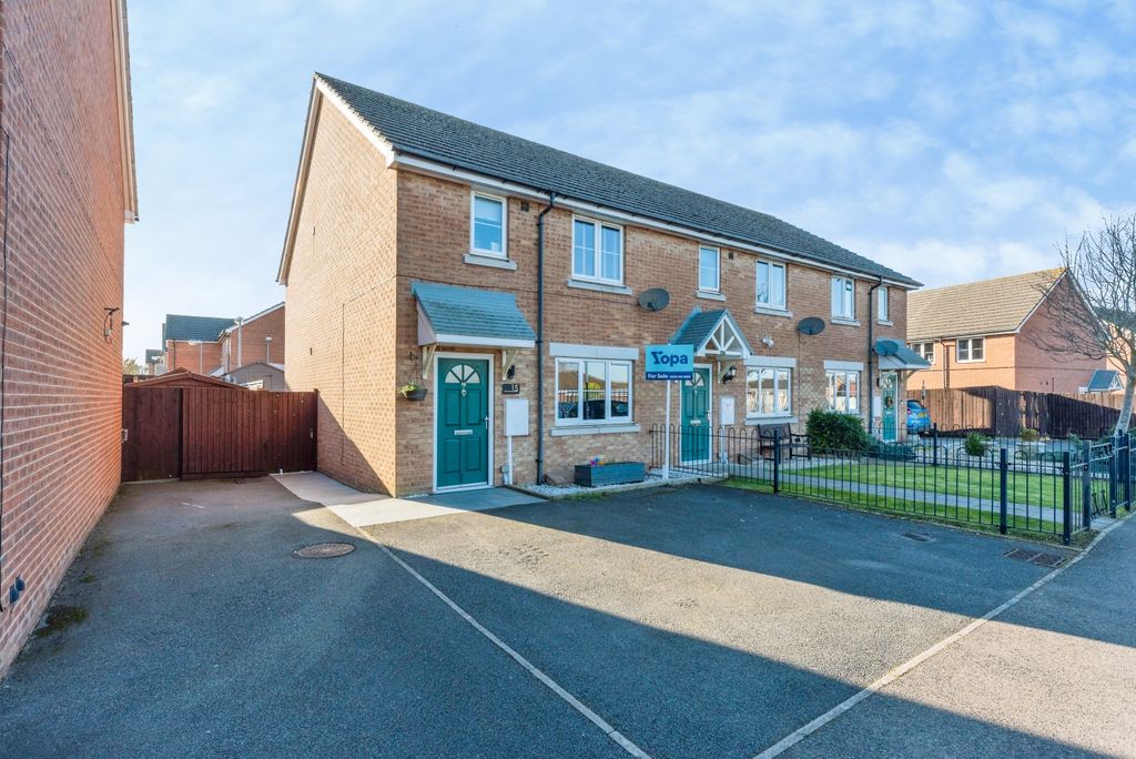 Property photo 1 of 14 15_Medway_Avenue-26