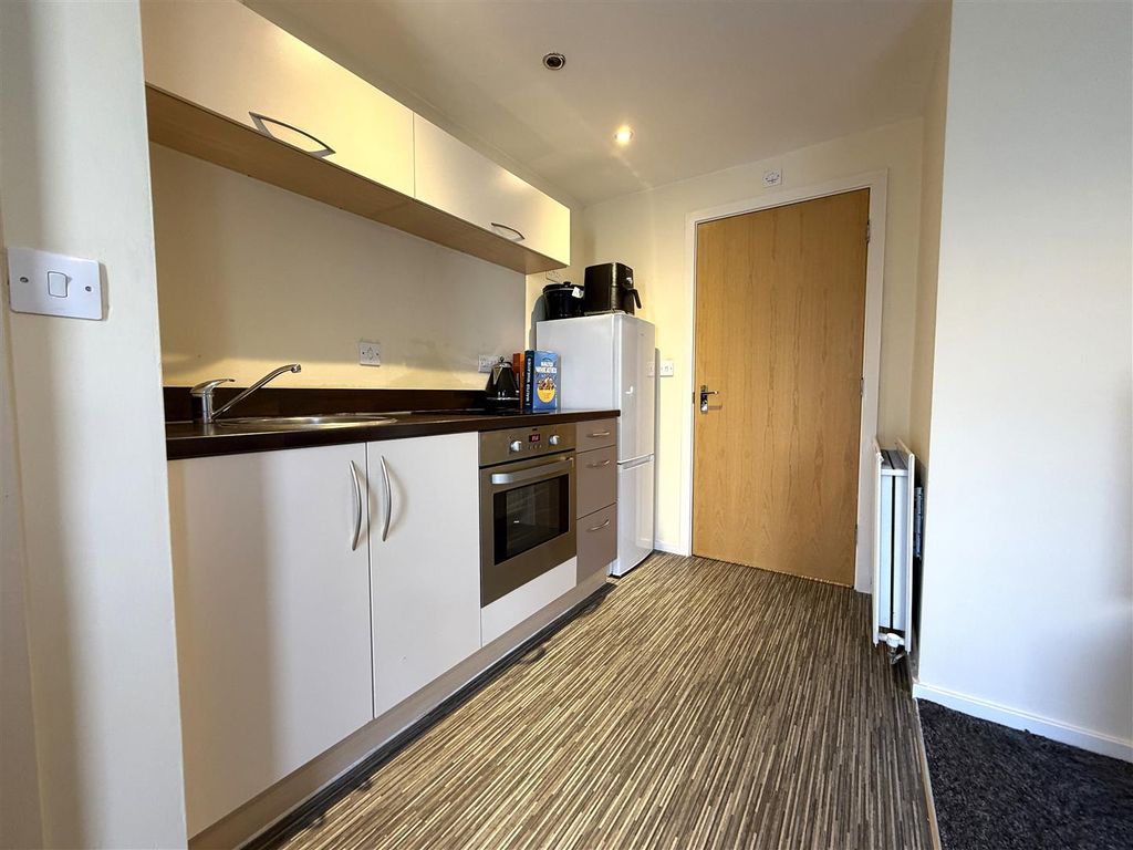 Property photo 2 of 7 Kitchen