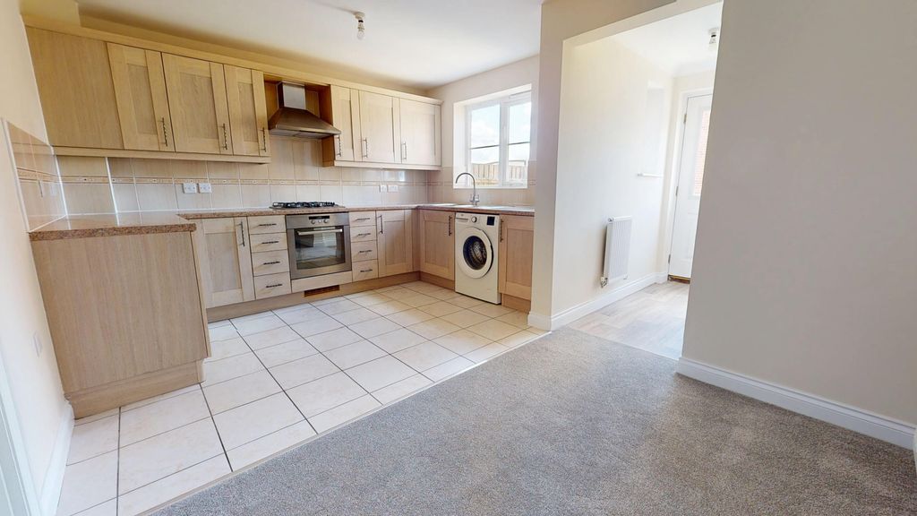 Property photo 2 of 8 Kitchen