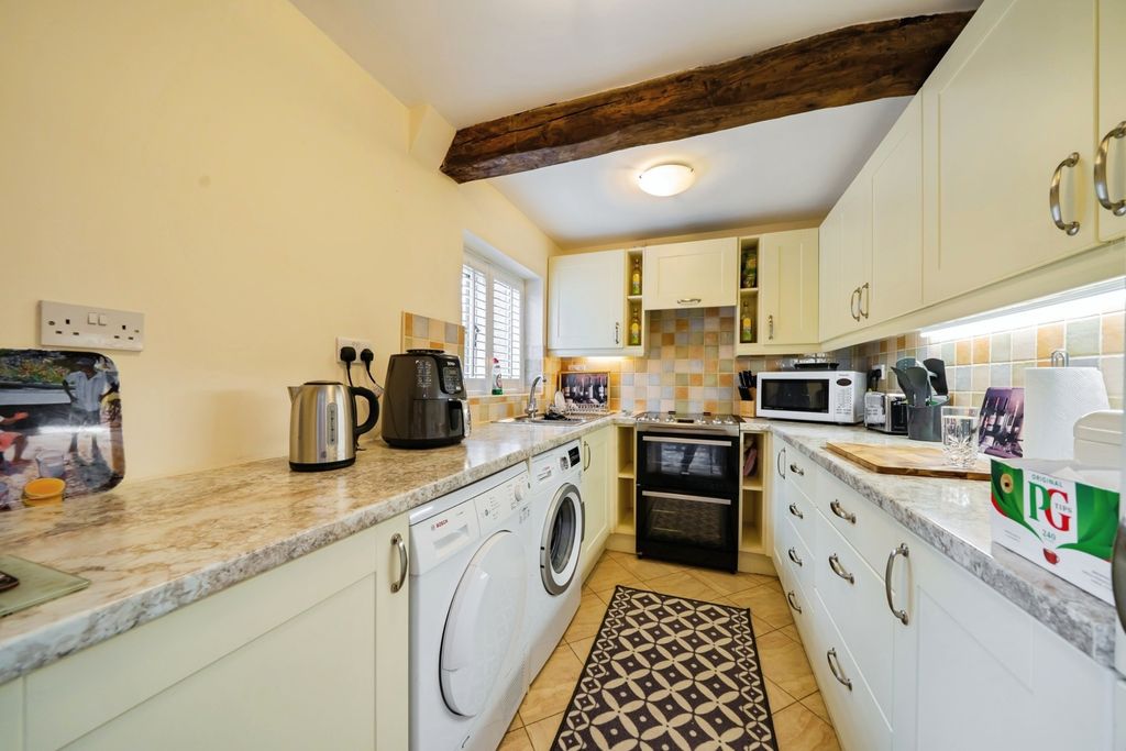 Property photo 3 of 14 Kitchen