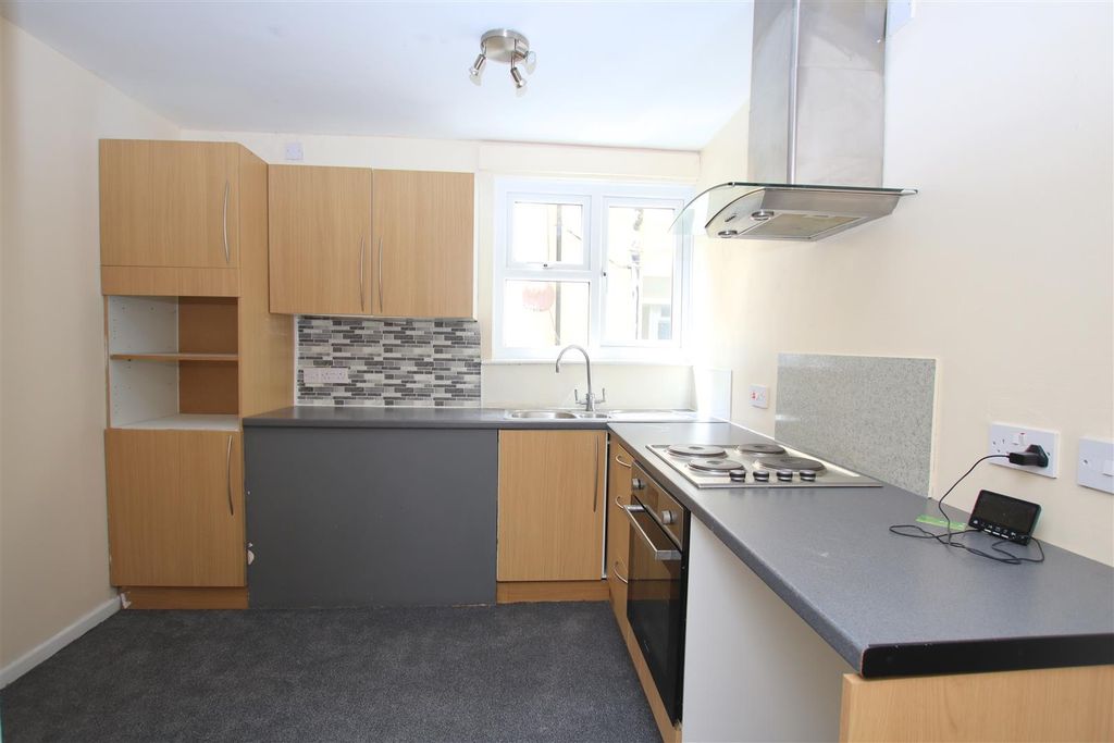 Property photo 3 of 5 Kitchen