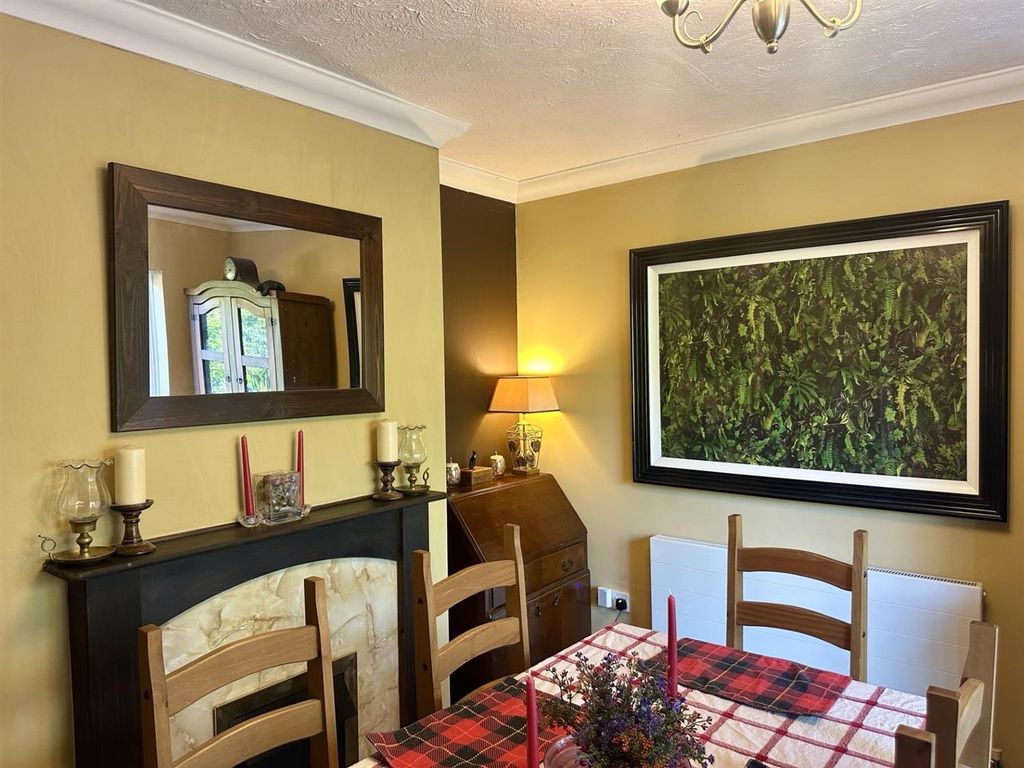 Property photo 2 of 25