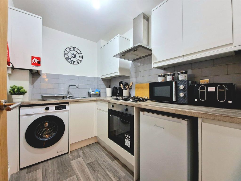 Property photo 3 of 10 Kitchen.Jpg