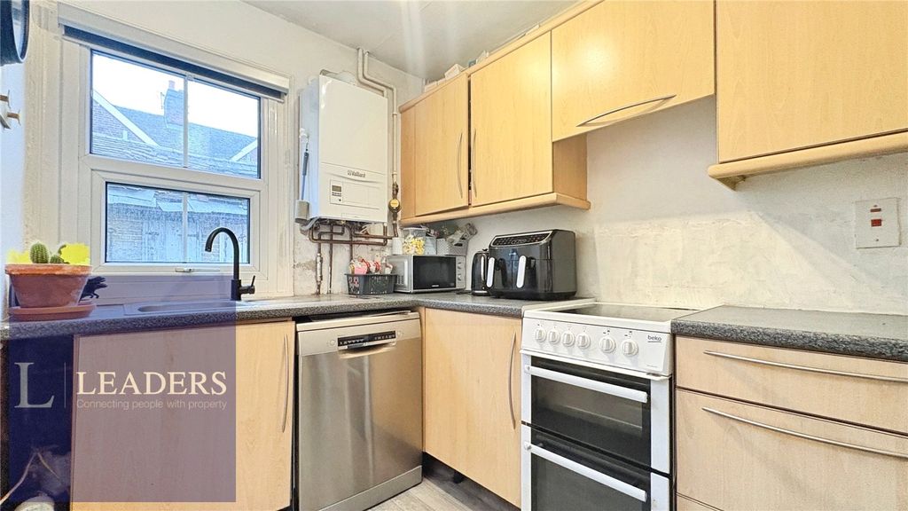 Property photo 3 of 9 Kitchen