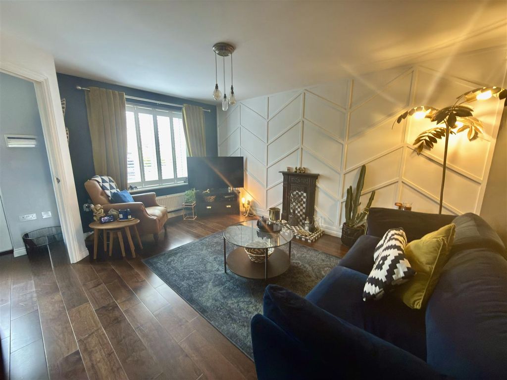 Property photo 2 of 12 Lounge
