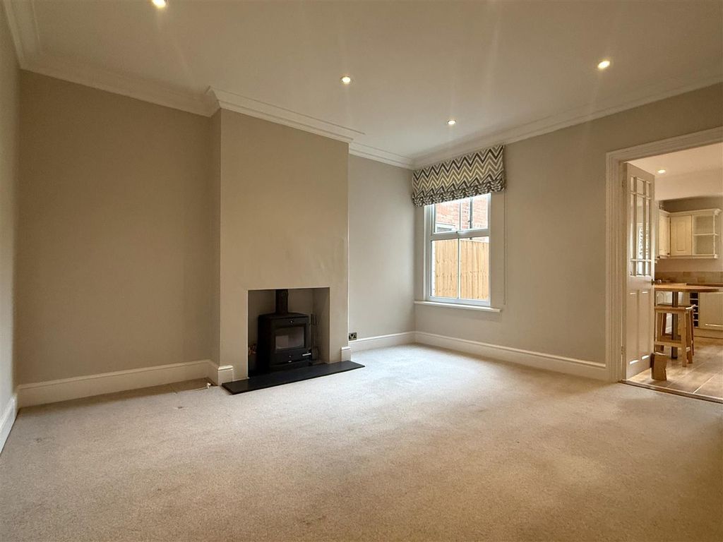 Property photo 3 of 16 Dining Room