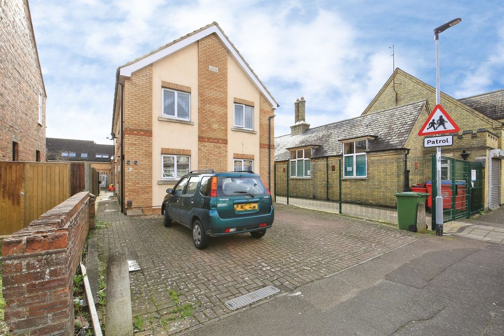 Property photo 1 of 9