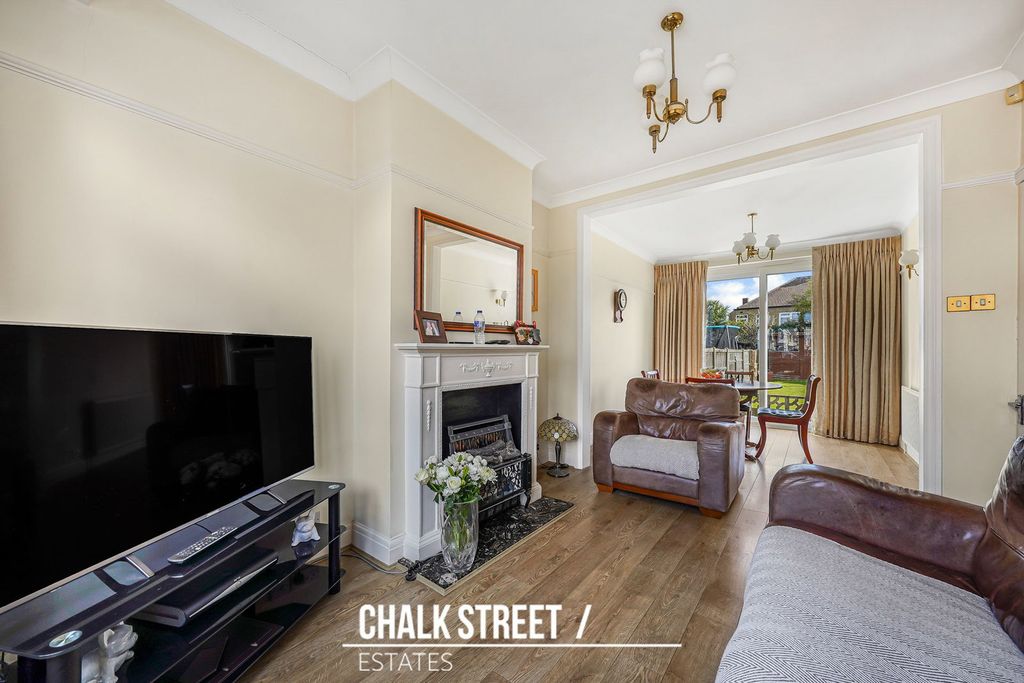 Property photo 2 of 23