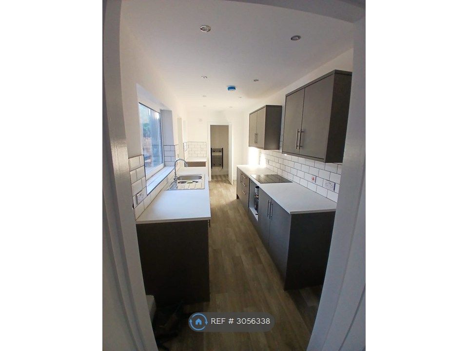 Property photo 2 of 12 Fully Fitted Kitchen
