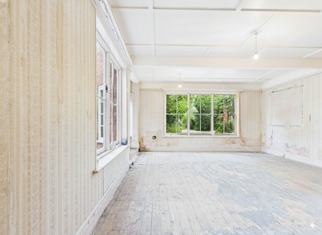 Property photo 2 of 23