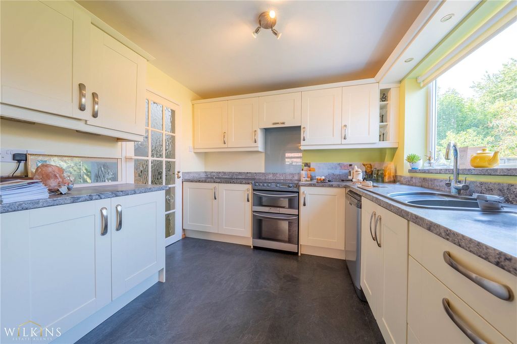 Property photo 3 of 35 Picture No. 11