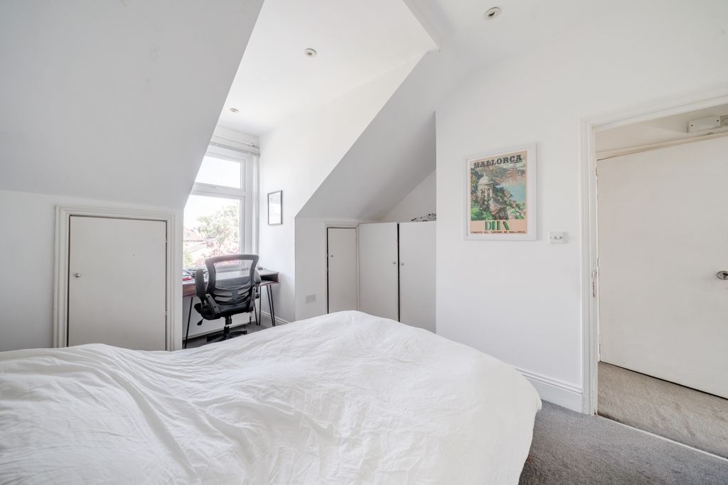 Property photo 3 of 11 1321572-14-686d35...