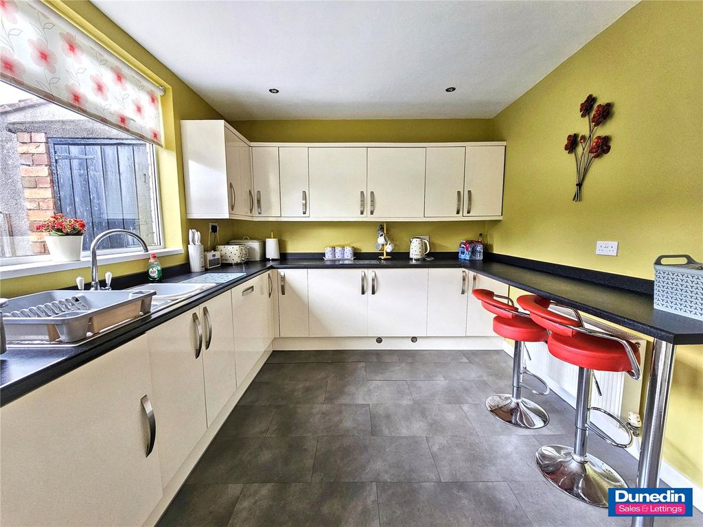 Property photo 3 of 17 Picture No. 12