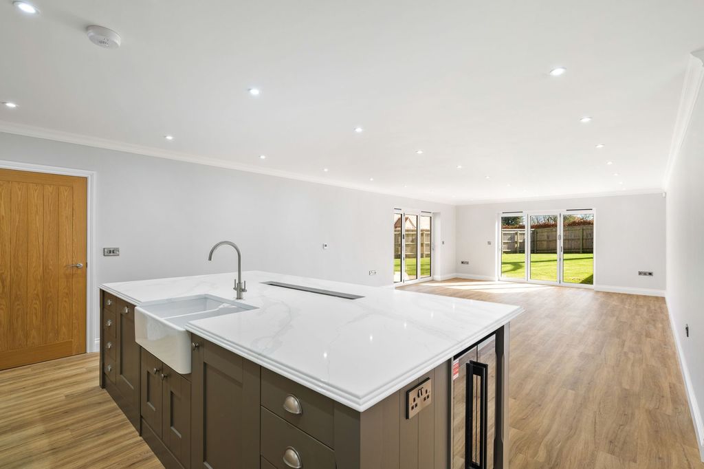 Property photo 3 of 38