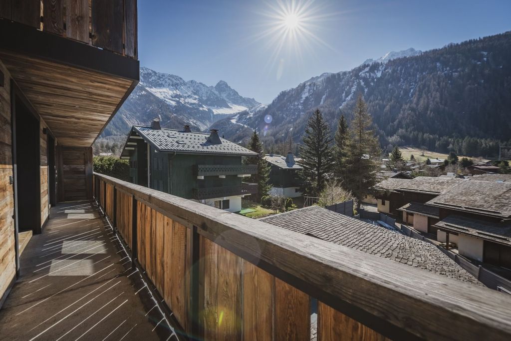 Property photo 3 of 12 Chamonix Apartment F