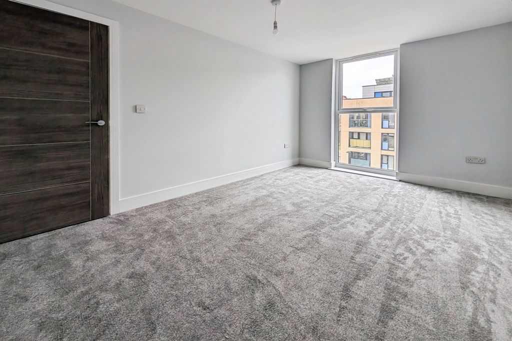 Property photo 3 of 4 (Thumbnail)