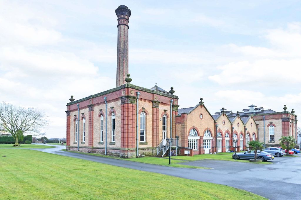 Property photo 1 of 18