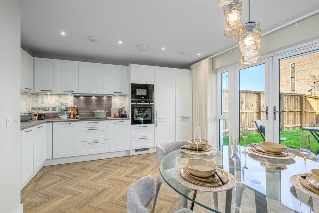 Property photo 1 of 12 4 Bedroom Townhouse For Sale | Light-Filled Kitchen And Dining Area