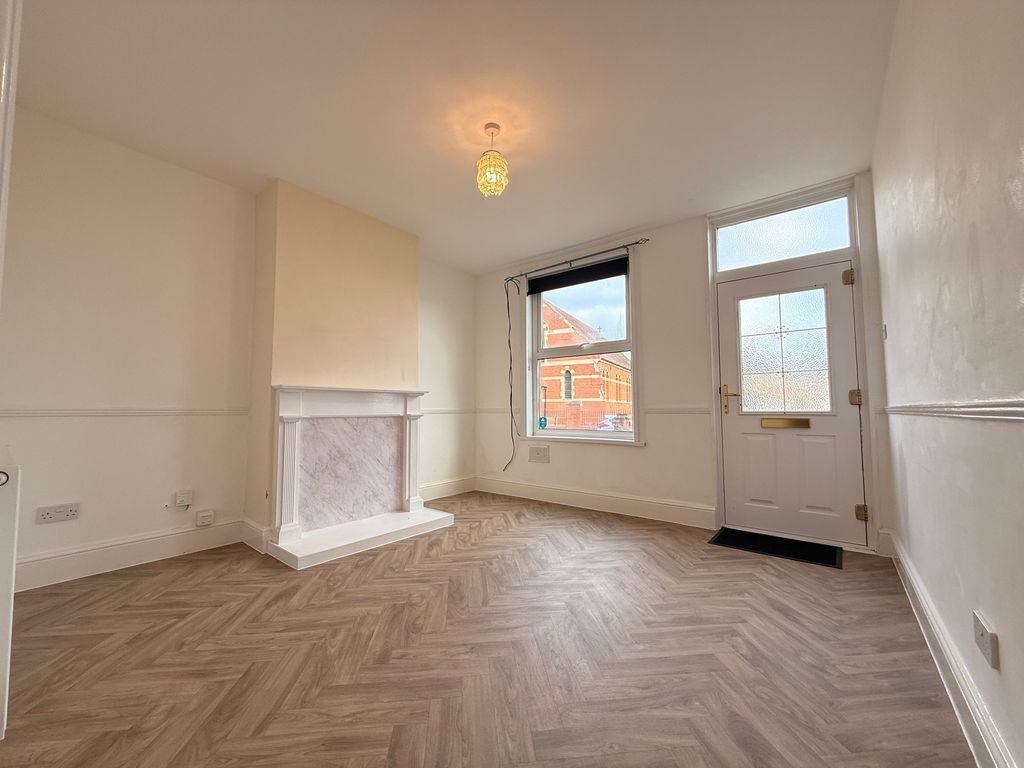 Property photo 2 of 10 Living Room