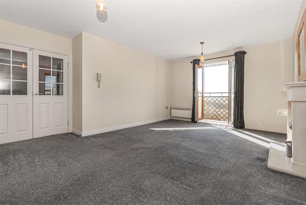 Property photo 2 of 34