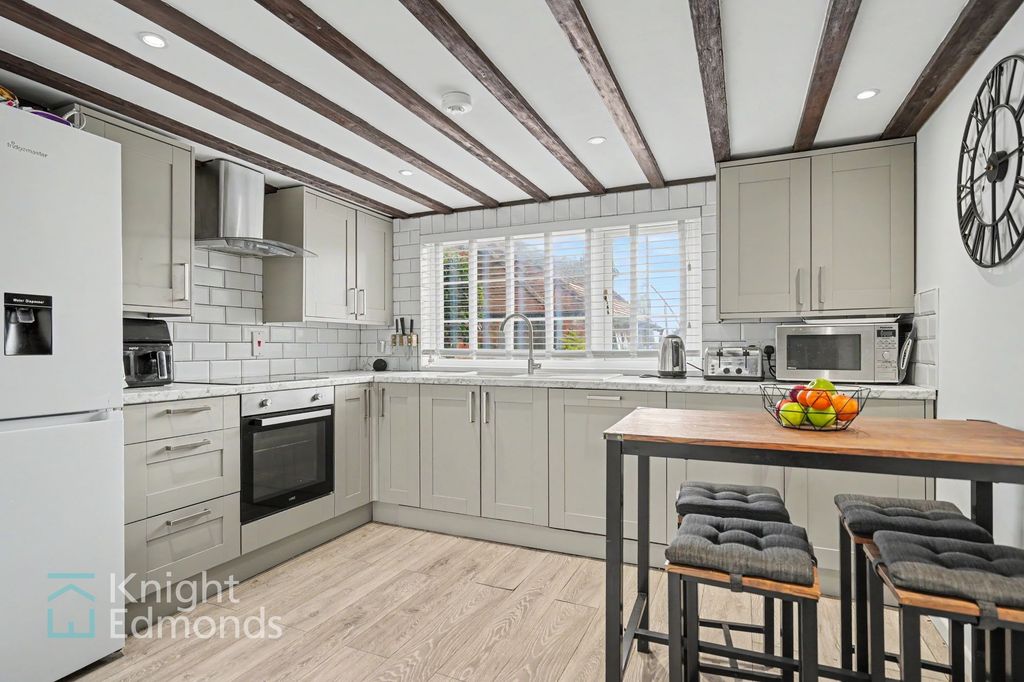 Property photo 2 of 18 Kitchen