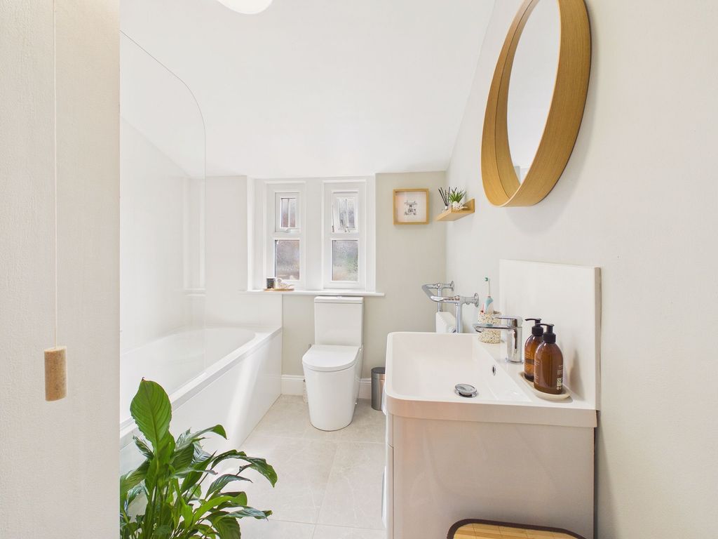 Property photo 3 of 12 Bathroom