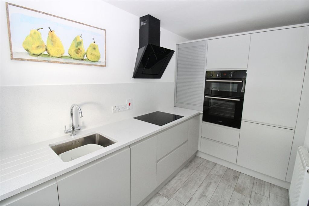 Property photo 2 of 19 Fitted Dining Kitchen