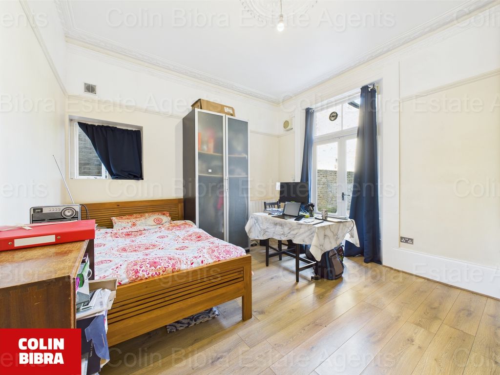 Property photo 2 of 5 Cam04175G0-Pr0033-Still010