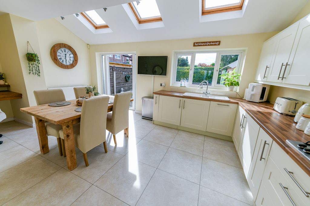 Property photo 2 of 18 Kitchen/Diner