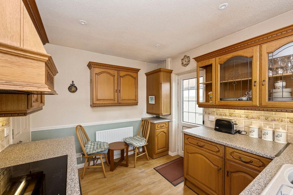 Property photo 3 of 14 Warenne Road 10 Kitchen3.Jpeg