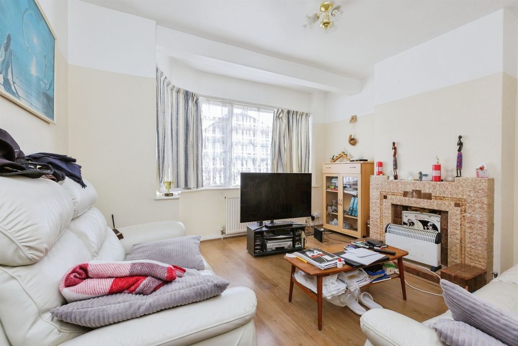 Property photo 3 of 17
