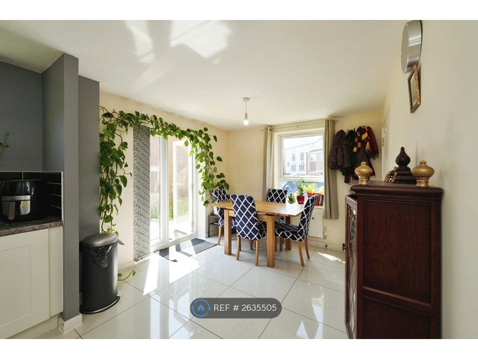 Property photo 2 of 33