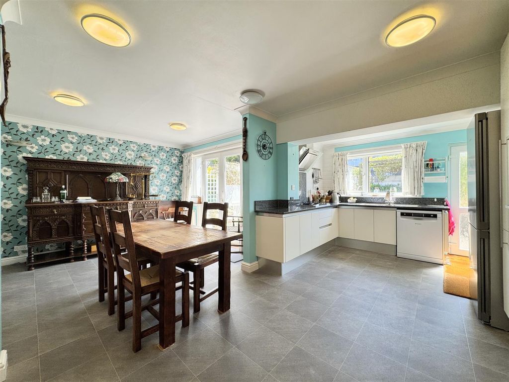 Property photo 3 of 30 Kitchen Diner