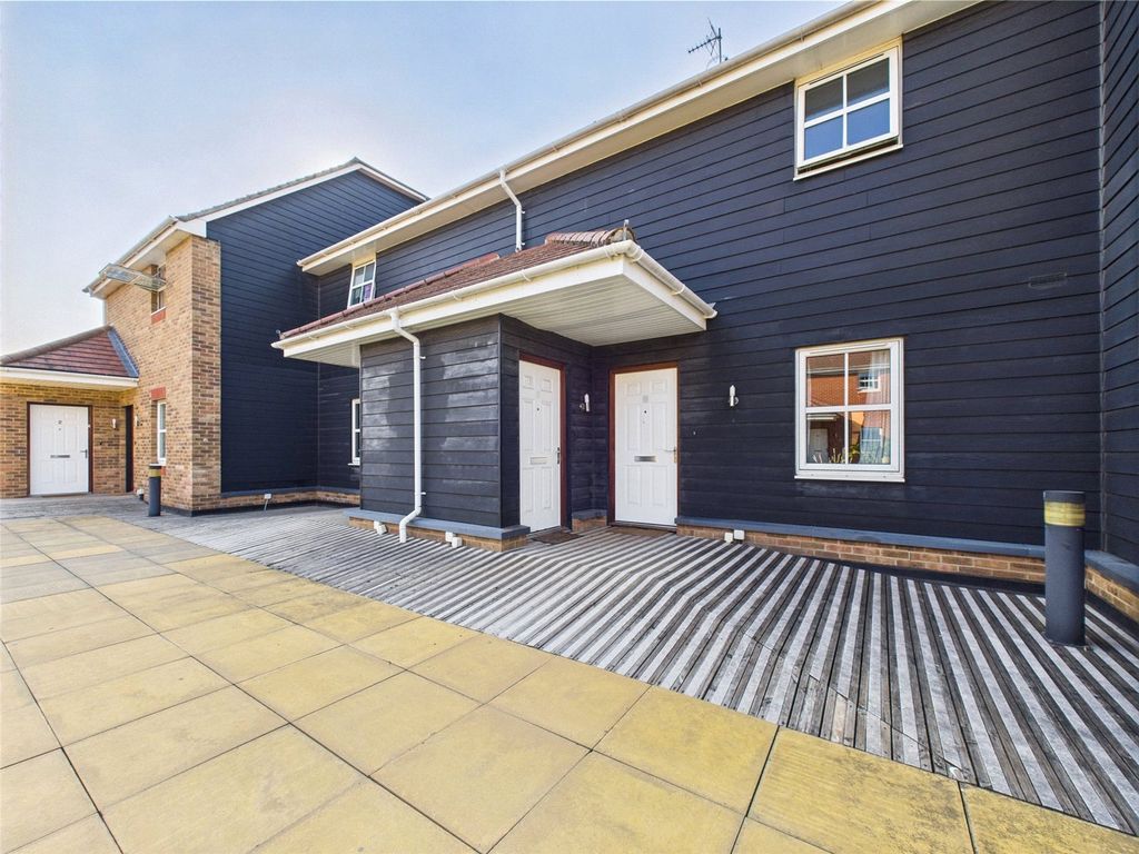 Property photo 1 of 10 Front