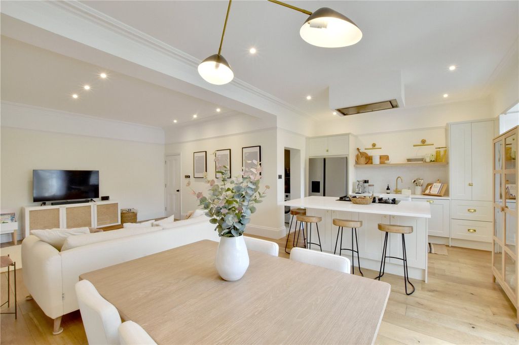 Property photo 3 of 29 Picture No. 16