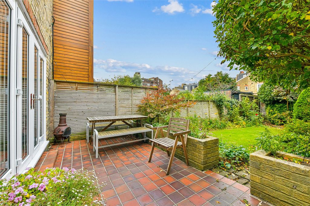 Property photo 3 of 19 Garden