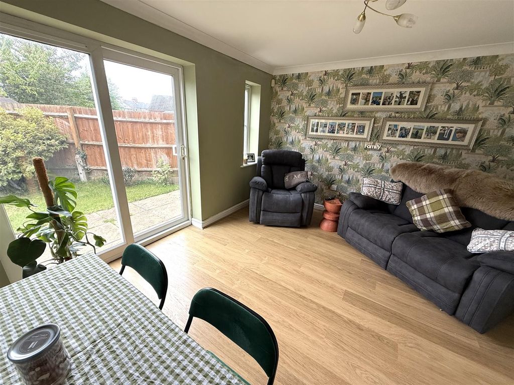 Property photo 3 of 17 Ireton 13.Jpg