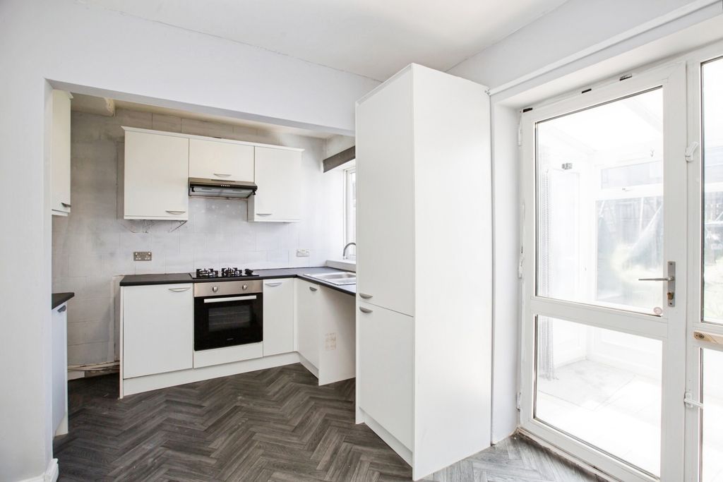 Property photo 3 of 20 Kitchen Diner