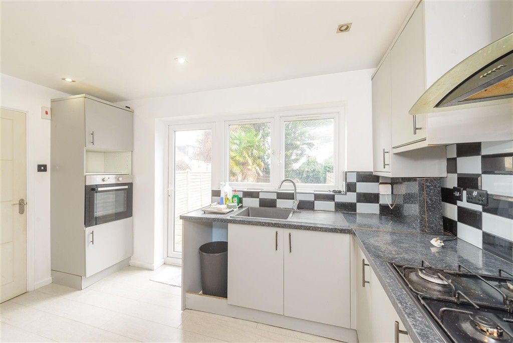 Property photo 3 of 8 Kitchen