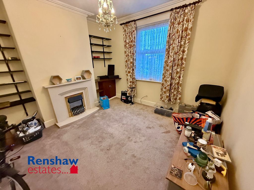 Property photo 2 of 12 L