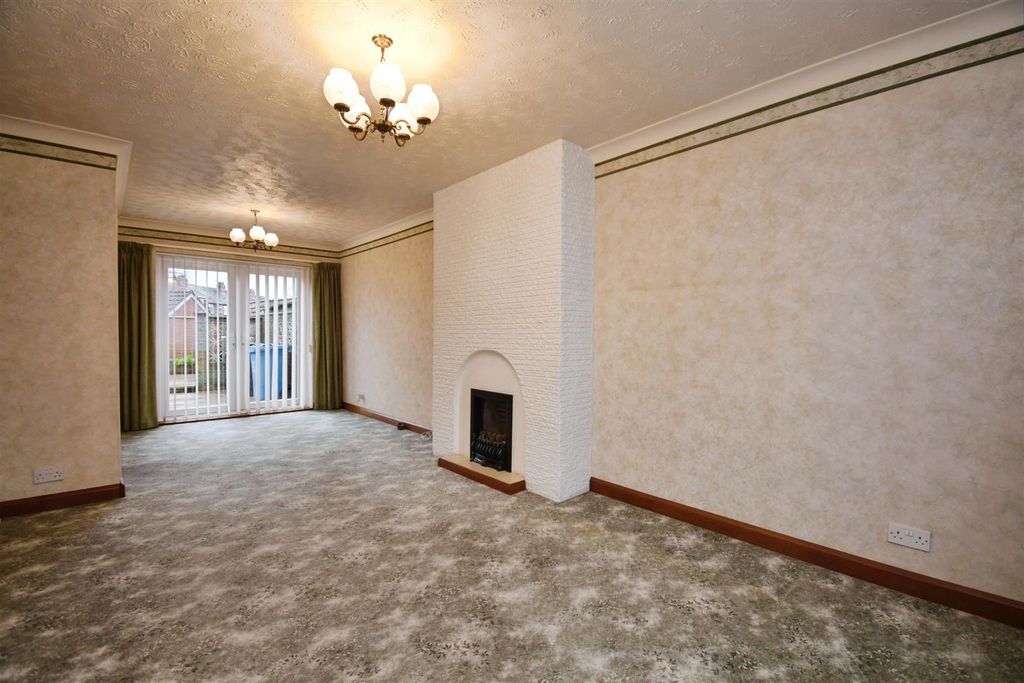 Property photo 2 of 17 Open Plan Lounge / Dining Room