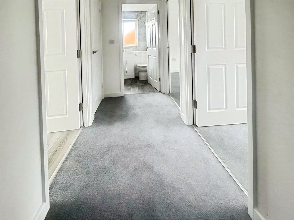 Property photo 2 of 10 Entrance Hall
