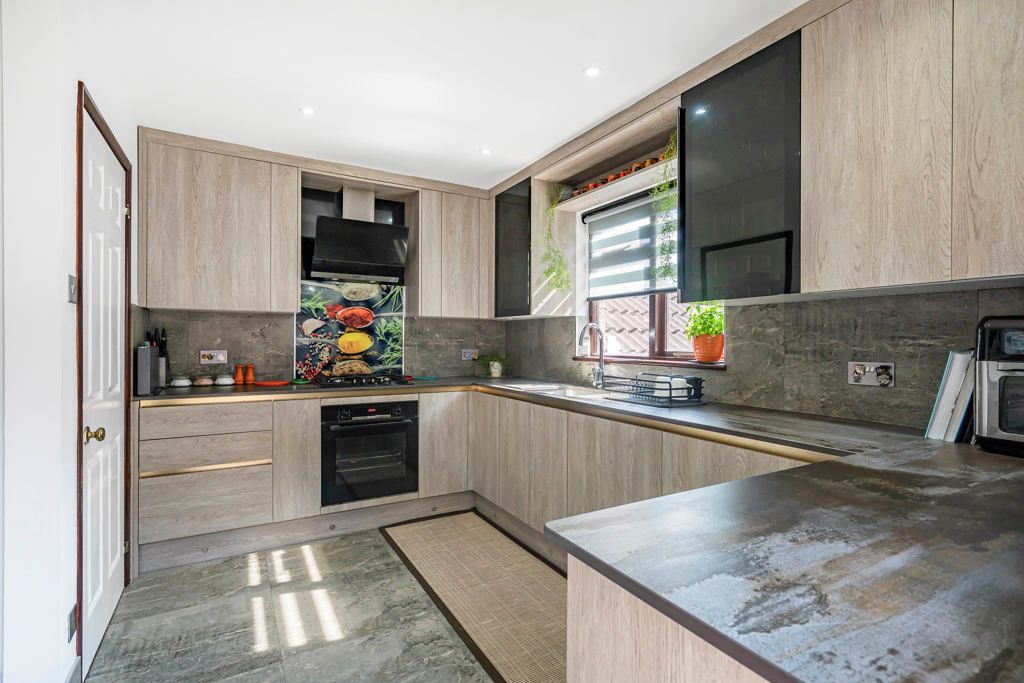 Property photo 3 of 29 Kitchen