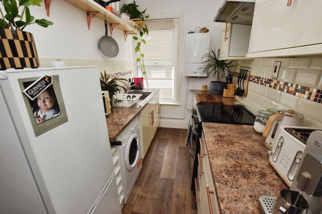 Property photo 3 of 6