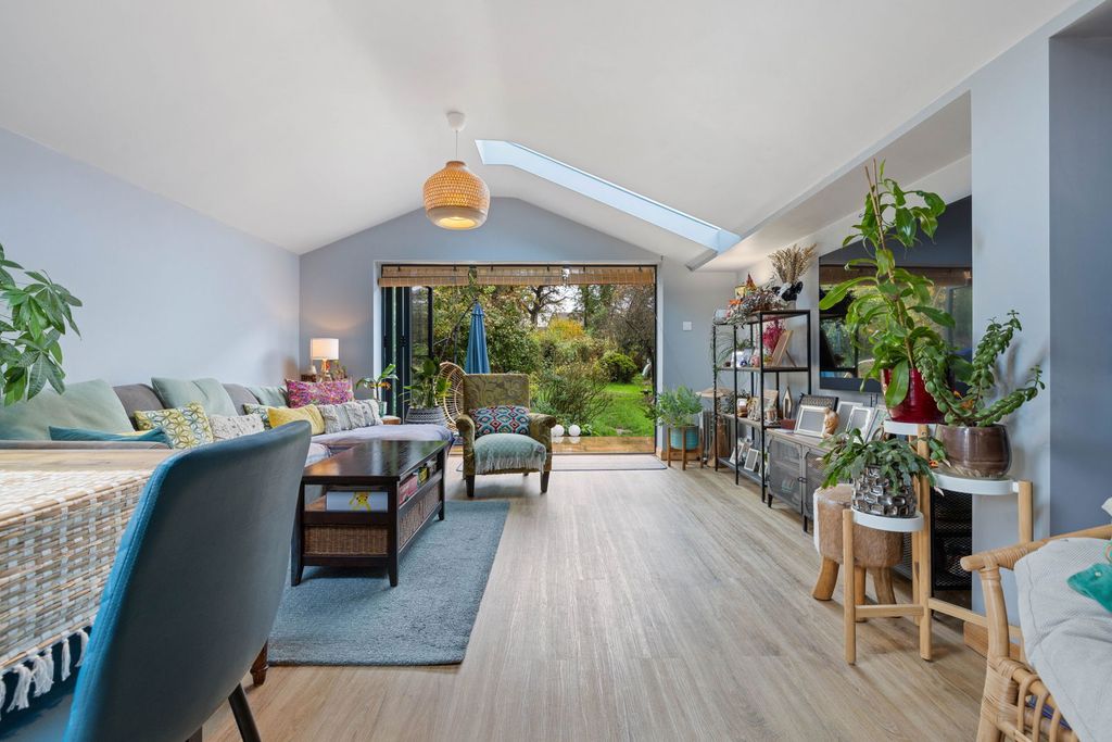 Property photo 2 of 34