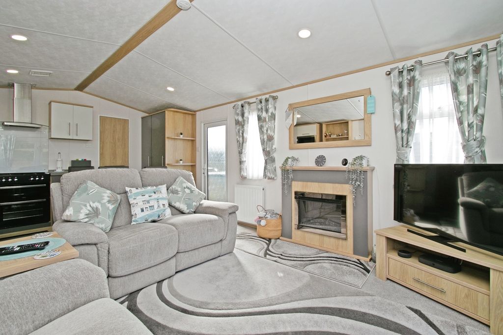 Property photo 3 of 17 Pbox-Img.Jpg