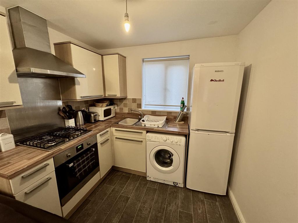 Property photo 3 of 8 Lounge/Kitchen